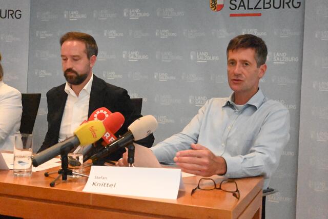 "Wir haben hochwertige nationale und internationale Experten die exakte Daten geliefert haben", so Stefan Knittel. Im Bild( v.l.):LHStv Stefan Schnöll, S-Link GF Stefan Knittel. | Foto: Martin Schöndorfer, 2024
