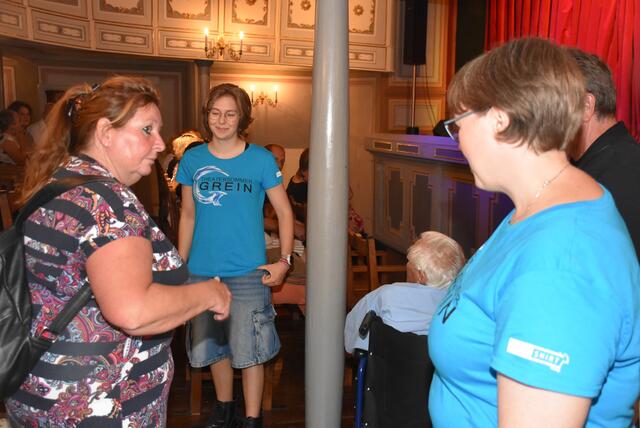 Grein. Die ARTworkers eröffneten mit einer perfekten Bühnenshow, brillanten Stimmen, gekonnter Gestik und Mimik den Theater-Sommer in der Strudengaustadt mit dem Stück „Happy Birthday, du Kuh“. | Foto: Robert Zinterhof