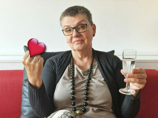 Für Aufsehen sorgte in den vergangenen Monaten auch eine Klage der Grünen Klubobfrau Sigrid Maurer gegen den "Grünen Verein für Grundrechte und Informationsfreiheit" (GGI). Grund war ein "Stinkefinger-Foto" von Maurer, das Petrovic auch nachstellte.  | Foto: Liste Madeleine Petrovic