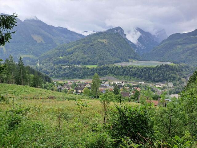 Trotz wechselhaftem Wetter bot sich den Teilnehmenden ein herrlicher Blick auf Hieflau und den Waagspeicher. | Foto: Alpaka Impuls, Karl Stangl, Lore Fluch