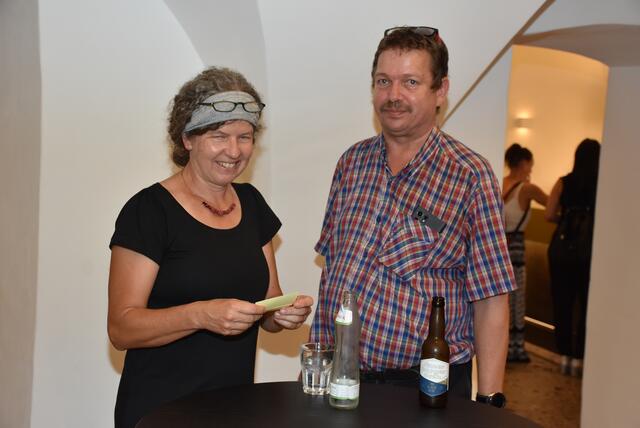 Grein. Die ARTworkers eröffneten mit einer perfekten Bühnenshow, brillanten Stimmen, gekonnter Gestik und Mimik den Theater-Sommer in der Strudengaustadt mit dem Stück „Happy Birthday, du Kuh“. | Foto: Robert Zinterhof