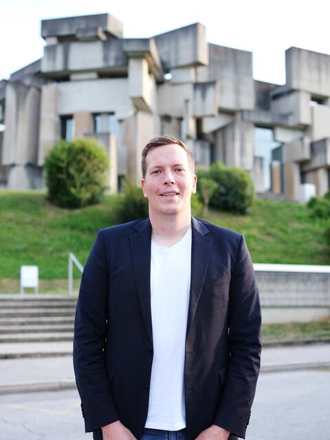 Patrick Gasselich, Bezirksvorsteher-Stellvertreter (ÖVP), geht mit seinem Team auf Sommer- und Herbsttour durch Liesing. | Foto: ÖVP Liesing
