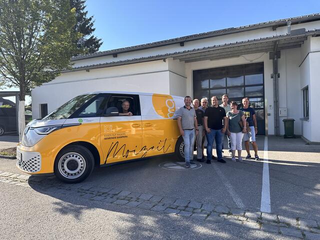 Essen-auf-Rädern wird in Gampern im Elektrobus geliefert.  | Foto: Gemeinde Gampern