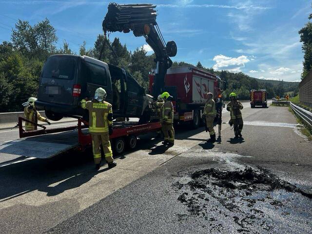 PKW-Brand auf der Autobahn bei Pressbaum - St. Pölten Land. | Foto: DOKU-NÖ