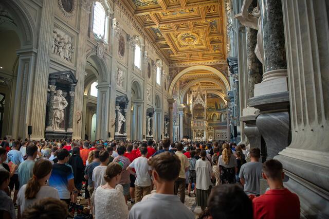 Unter dem Motto „Mit Dir“ machten sich Ende Juli 100 Ministrantinnen und Ministranten aus Innsbruck auf den Weg nach Rom, um an der Internationalen Ministrantenwallfahrt teilzunehmen. | Foto: Andreas Stocker