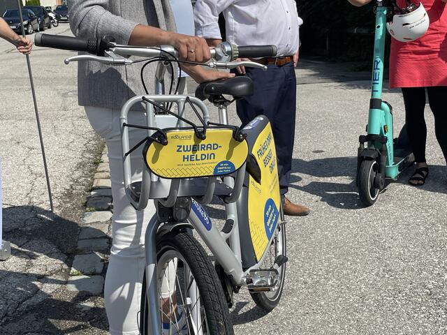 Mithilfe beispielsweise einem Rad soll der Alltag bewältigt werden. | Foto: Nina Taurok