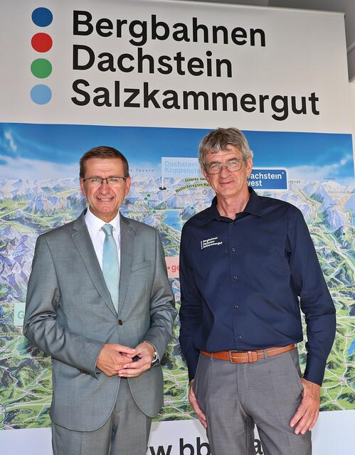 Wirtschafts- und Tourismus-Landesrat Markus Achleitner, Aufsichtsratsvorsitzender der OÖ Seilbahnholding GmbH, und Rupert Schiefer, Geschäftsführer der OÖ Seilbahnholding GmbH und Vorstand der Bergbahnen Dachstein Salzkammergut. | Foto: OÖ Seilbahnholding/Hörmandinger