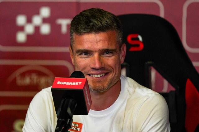 Hat dank der guten Leistungen seines Teams in letzter Zeit gut Lachen: Rapid-Coach Robert Klauß. | Foto: Newspix / EXPA / picturedesk.com