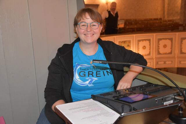 Grein. Barbara Hahn: Licht, Ton usw. Die ARTworkers eröffneten mit einer perfekten Bühnenshow, brillanten Stimmen, gekonnter Gestik und Mimik den Theater-Sommer in der Strudengaustadt mit dem Stück „Happy Birthday, du Kuh“.  | Foto: Robert Zinterhof