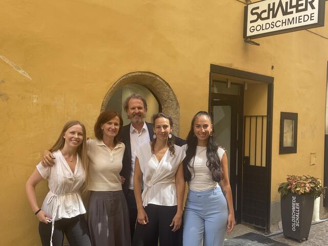 Das Team der Goldschmiede (vlnr.): Laura Dreier, Monika Schaller, Martin Schaller, Eva Türk und Fiona Zival.
 | Foto: MeinBezirk.at