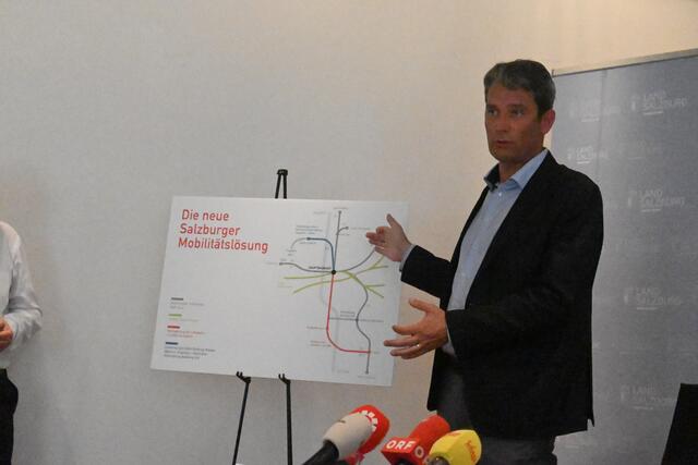 Wie ein Netzwerk breitet sich das Verkehrsgesamtkonzept im Zentralraum Salzburg (Flachgau, Stadt Salzburg, Tennengau) aus. Wenige Knotenpunkte erleichtern den Umstieg. Im Bild: Johannes Gfrerer. | Foto: Martin Schöndorfer, 2024