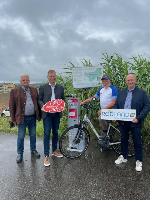 v.l.n.r. GR J. Schlögelhofer; LAbg A. Schnabel, Vizebgm.. J. Alkin, T. Zimmermann (Radland NÖ). | Foto: Radland NÖ