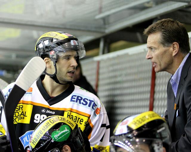 Unter Trainer Bill Gilligan (re.) gewannen Lange (li.) und Co in der Saison 2009/10 den Grunddurchgang. | Foto: GEPA