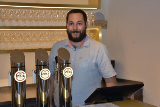 Grein. Die ARTworkers eröffneten mit einer perfekten Bühnenshow, brillanten Stimmen, gekonnter Gestik und Mimik den Theater-Sommer in der Strudengaustadt mit dem Stück „Happy Birthday, du Kuh“. | Foto: Robert Zinterhof