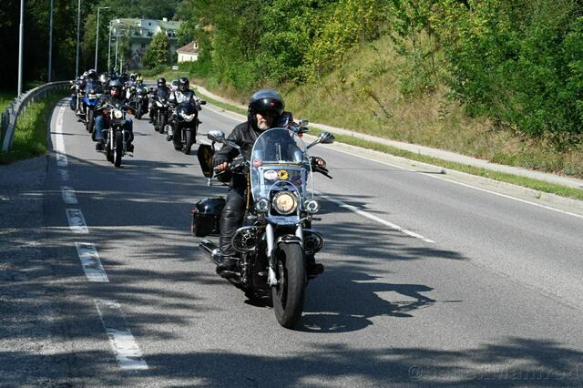 Gemeinsam für andere unterwegs – die Biker auf Wallfahrt. | Foto: Manfred Sebek