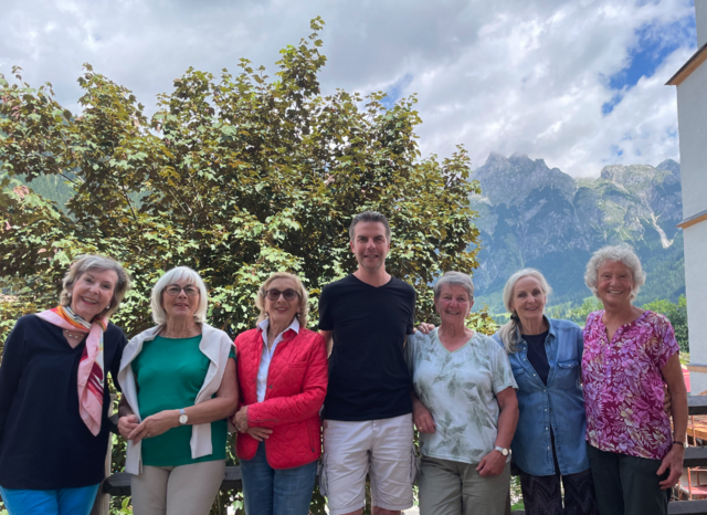 v. l.: Christl Ditfurth, Heidi und Edith Zimmermann, Andreas Praher, Traudl Eder-Reinstadler, Brigitte Seiwald und Christl Staffner | Foto: Johannes Brandner