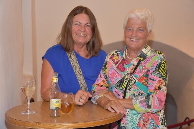 Grein. Die ARTworkers eröffneten mit einer perfekten Bühnenshow, brillanten Stimmen, gekonnter Gestik und Mimik den Theater-Sommer in der Strudengaustadt mit dem Stück „Happy Birthday, du Kuh“. | Foto: Robert Zinterhof