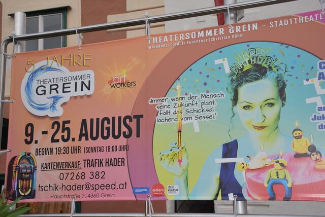 Grein. Die ARTworkers eröffneten mit einer perfekten Bühnenshow, brillanten Stimmen, gekonnter Gestik und Mimik den Theater-Sommer in der Strudengaustadt mit dem Stück „Happy Birthday, du Kuh“. | Foto: Robert Zinterhof