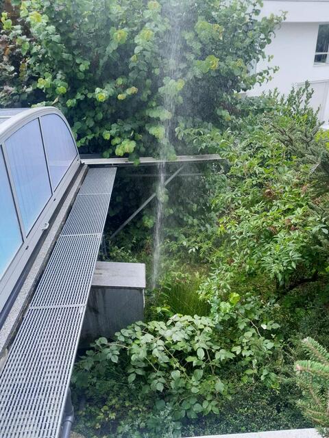 Die Feuerwehr stoppte die Wasserzufuhr und entfernte das Wasser aus der betroffenen Wohnung. Dieser Einsatz konnte nach rund eineinhalb Stunden erfolgreich abgeschlossen werden. | Foto: FF Aldrans