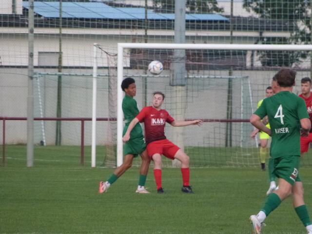 Gekonnt kämpften die Spieler um den Ball. 