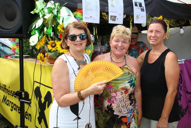 v. l. Bezirksvorsitzende Martha Vilt, Obfrau Silvia Strommer und Frauenvorsitzende Manuela Meiböck | Foto: Eduard Wimmer