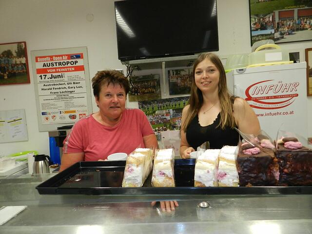 Hrlga Hess,Daniela Winter ( Gab es Kaffee Kuchen )