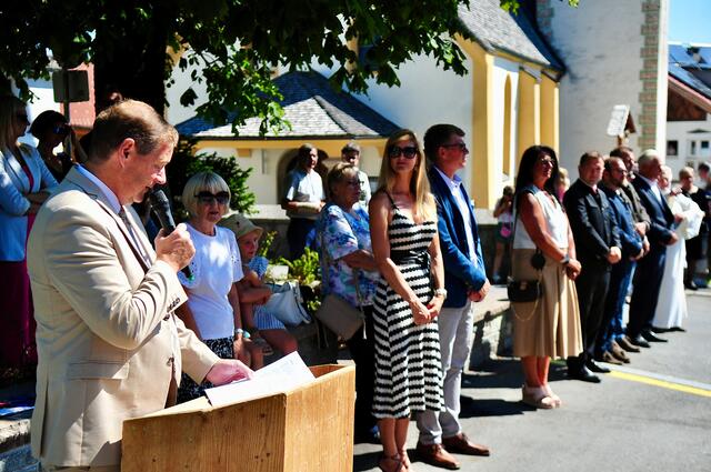 Bgm. Hansjörg Peer brachte seine Freude über die Zusammenführung vor 50 Jahren zum Ausdruck. | Foto: Hassl