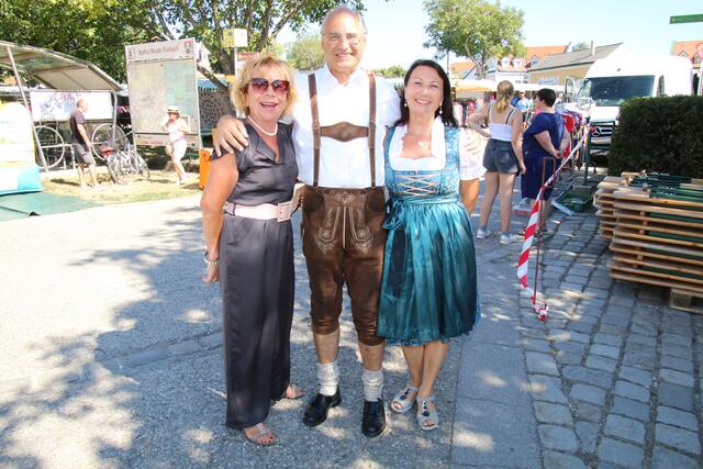 Frida, Bruno und Edith sichtlich vergnügt  | Foto: Eduard Wimmer