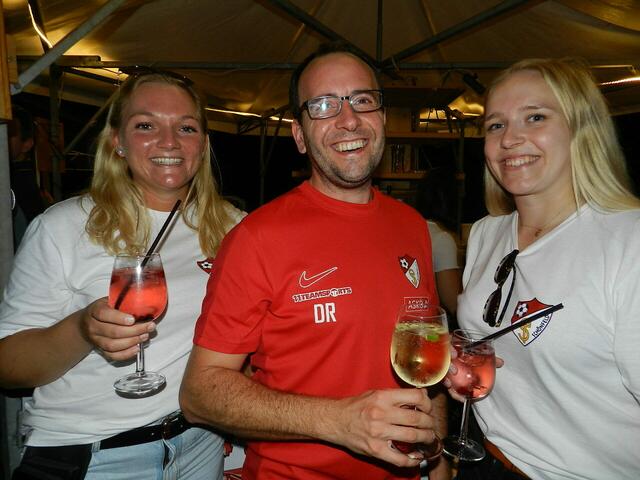 Sandra Winter, Daniel Raidl,Birgitt Heiss ( haben sich mit den Obmann Daniel gut unterhalten )