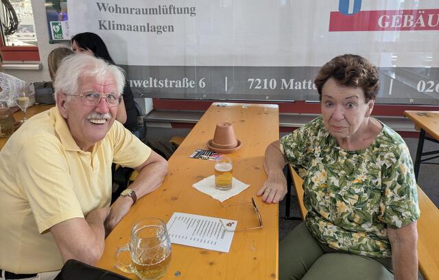 Friedrich und Elfie kommen seit 50 Jahren zum Feuerwehrfest in Forchtenau.  | Foto: Lia Schuster