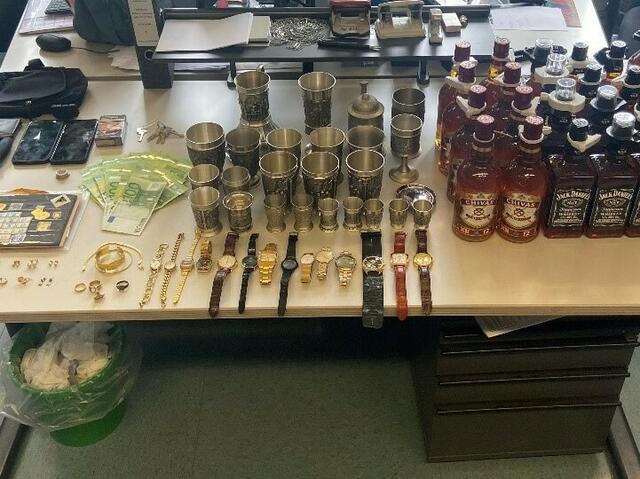 Die Polizei soll den mutmaßlichen Tätern 22 Einbrüche in Einfamilienhäuser in Wien und Niederösterreich nachweisen können. | Foto: LPD Wien