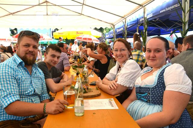 Wolfgang Hattenberger mit Nico, Tanja und Sandra Fuchs