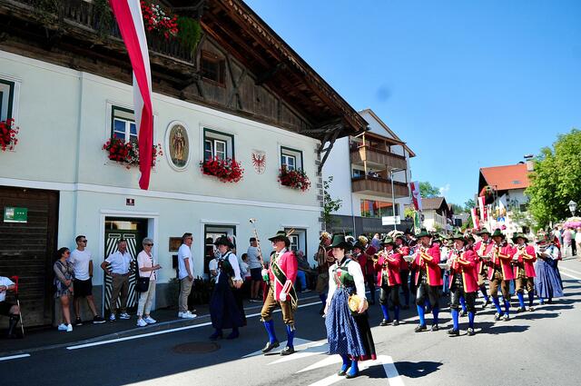 Die Musikkapelle Natters machte ihre musikalische Aufwartung. | Foto: Hassl