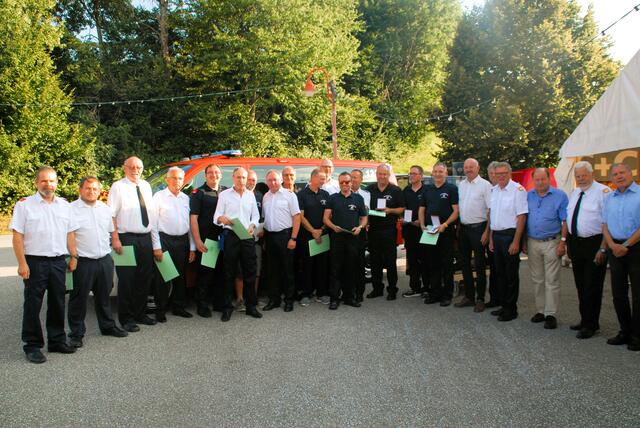 Zahlreiche Auszeichnungen für verdiente Feuerwehrkameraden im Rahmen des heurigen Dämmerschoppen  mit MTF Segnung 