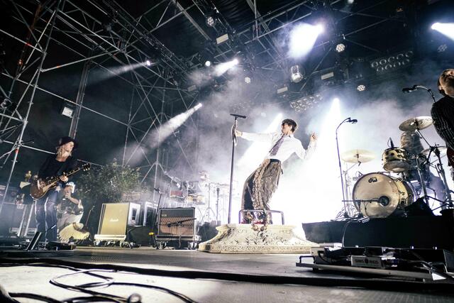 Bilderbuch kamen spätabends als Überraschungs-Headliner und begeisterten ihre Fans. | Foto: Andi Graf