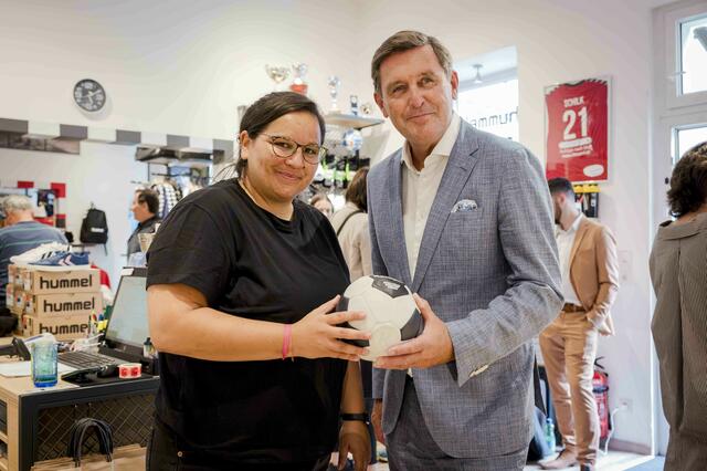 Zu den Unternehmen, die im Rahmen der Grätzelinitiative Ottakring gefördert wurden, zählen das Sportgeschäft sport21. | Foto: Wirtschaftsagentur Wien