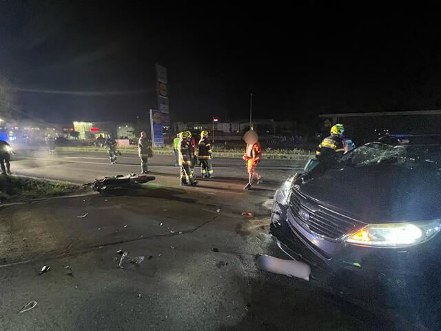 Sonntag krachte es in Wernberg zwischen einem Pkw und einem Moped. | Foto: Feuerwehr Wernberg