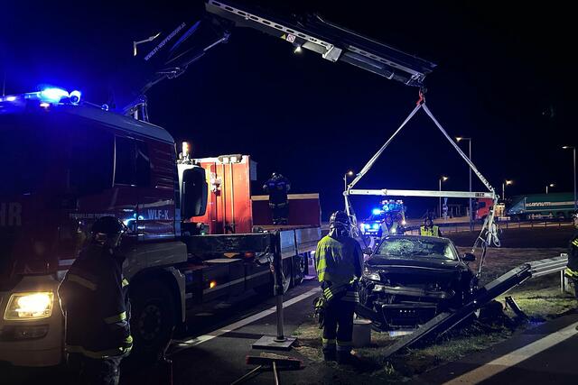 Zwei Feuerwehren rückten zum Unfallort aus. | Foto: FF Weppersdorf
