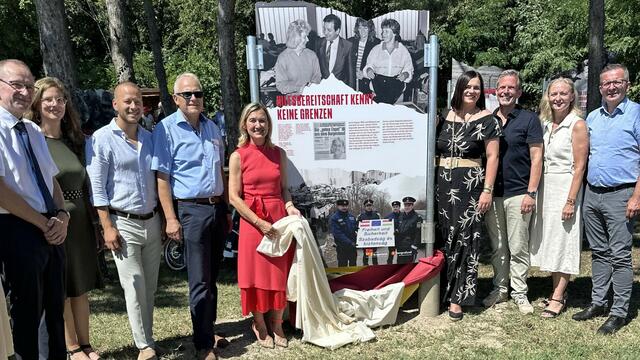 Eröffnung für den Gedenkpark in Mörbisch am See. 
(2.v.l.) Anja Haider-Wallner (Klubobfrau der GRÜNEN), Maximilian Köllner (Abgeordneter zum Nationalrat), Chronist Wolfgang Bachkönig, Bettina Zentgraf (Bürgermeisterin Mörbisch), Landeshauptmann-Stellvertreterin Astrid Eisenkopf, Patrick Hierner (GF Tourismus Nordburgenland), Siegendorfs Bürgermeisterin Rita Stenger und Oggaus Bürgermeister Thomas Schmid. | Foto: Landesmedienservice
