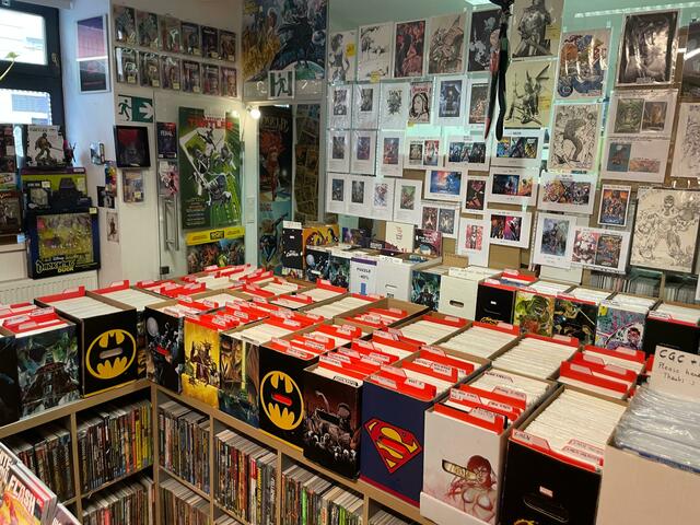 Wer nach englischsprachigen Comics sucht, kommt hier auf seine Kosten und kann stöbern.  | Foto: Ipirotis/ MeinBezirk
