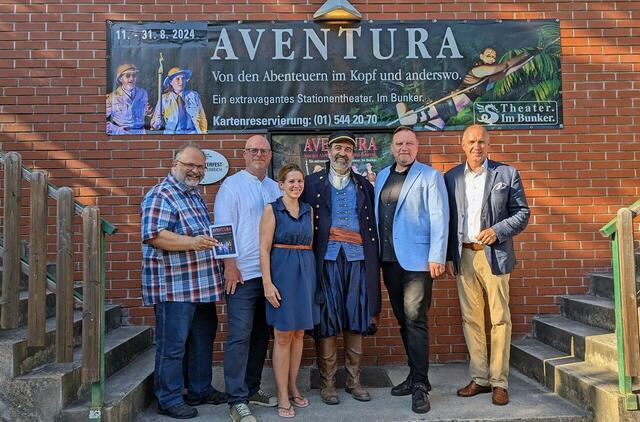 Michael Wilczek (Arbeiterkammer), Kulturstadtrat Stephan Schimanowa, NR Carmen Jeitler-Cincelli, Intendant Bruno Max, Bürgermeister Michael Danzinger und Bezirkshauptmann Philipp Enzinger (v.l.).  | Foto: Stadtgemeinde Mödling