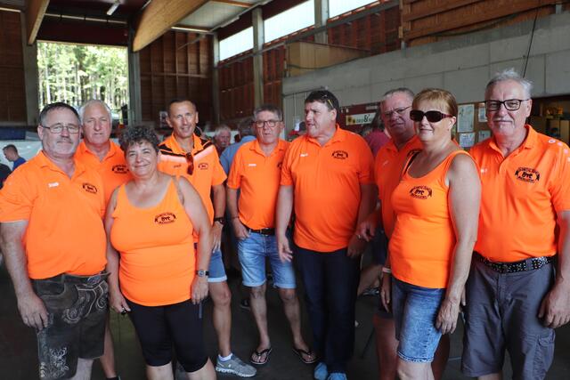 Oldtimer-Clubs kamen aus der ganzen Region. Wie hier im Bild aus Groß St. Florian mit Obmann Karl Hofer | Foto: Edith Ertl