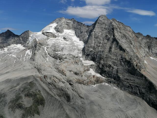 Bergführer aus Wipp- und Zillertal bringen vom 19. bis zum 23. August an Olperer, Fußstein und Schrammacher zugleich neue Sicherungen an. | Foto: privat