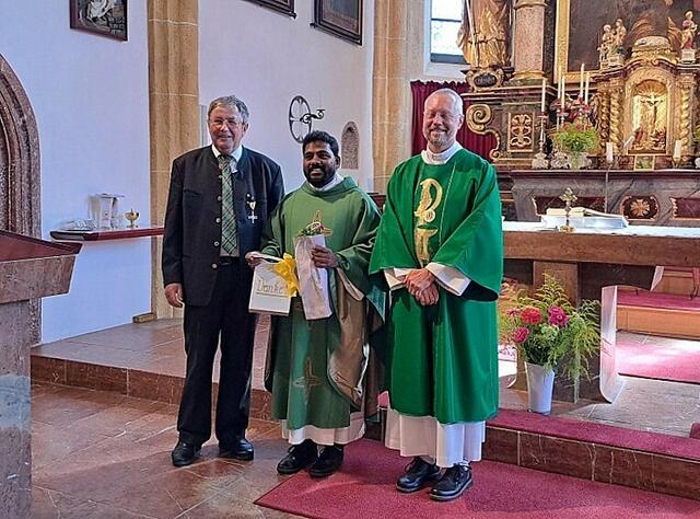 PGR-Obmann Rupert Lehenauer, P. Amar und Diakon Ernest Lindenthaler (v.l.). | Foto: Günter Bloos