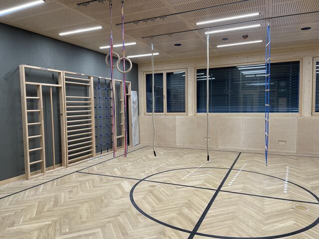 Das Zentrum ist mit digitalen Tafeln, einem Bewegungsraum und einer Bibliothek ausgestattet.  | Foto: Zoe Altersberger