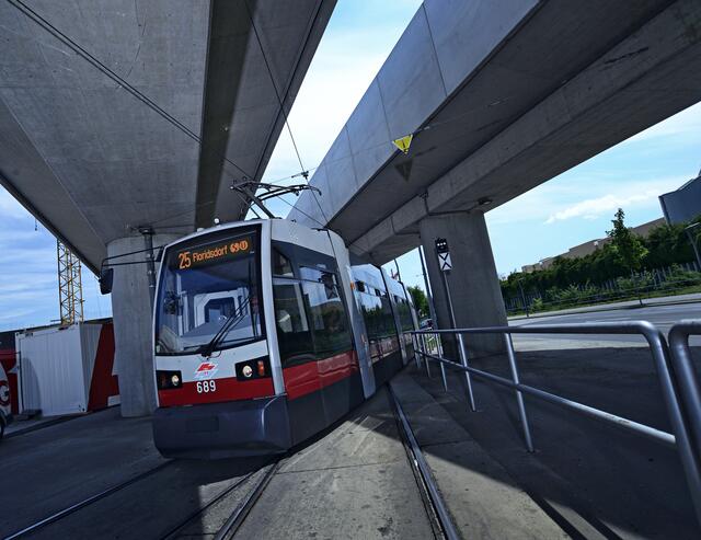 Zu einem Verkehrsunfall zwischen einem Öffi-Bus und einer Straßenbahngarnitur ist es am Dienstagnachmittag in der Donaustadt gekommen. (Archiv) | Foto: J. Zinner/Wiener Linien