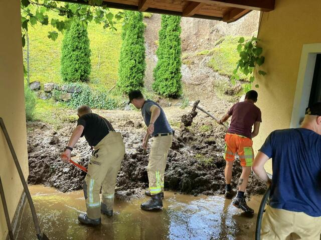 Die Kräfte der FF Bischofshofen helfen in St. Johann. | Foto: Freiwillige Feuerwehr Bischofshofen