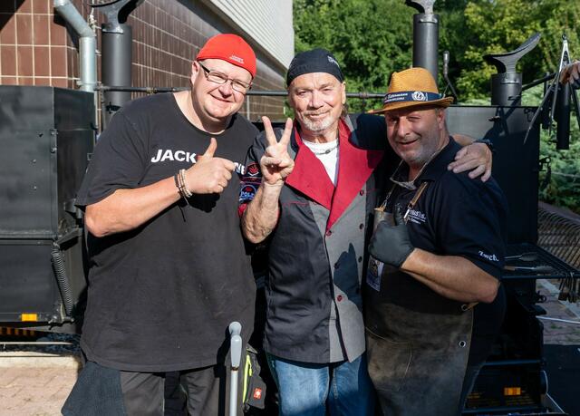 Christian Seidl, Viktor Samwald und Adi Bittermann teilen eine Leidenschaft: das Grillen. | Foto: ADELI Medical Center