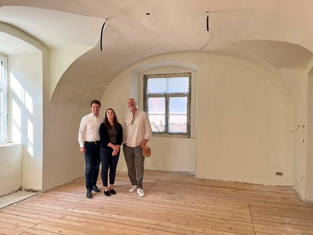 Bürgermeister Manuel Aichberger, Bauamtsleiterin Katharina Schubert und Baumeister Siegfried Größbacher freuen sich über die bisherige gelungene Ausgestaltung der TBE-Räumlichkeiten, die demnächst möbliert werden sollen. | Foto: Stadt Lilienfeld