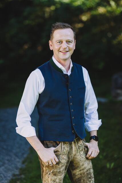 Bürgermeister Alois Hasenauer spricht mit MeinBezirk über umgesetzte Projekte sowie laufende im Rahmen der bevorstehenden Ski-WM. | Foto: Stefanie Oberhauser